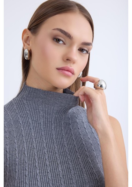 Dik Yaka Örgü Desen Sıfır Kol Triko Bluz fiyatları