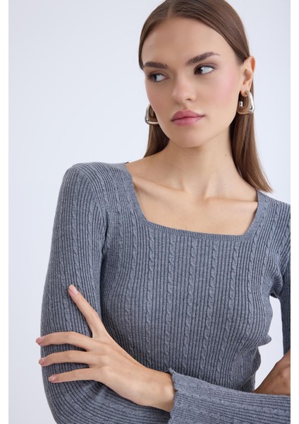 Kare Yaka Uzun Kol Triko Bluz fırsatları