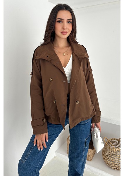 Kadın Astarlı Kemerli Düğmeli Trenç – Zarif & Güçlü Stil