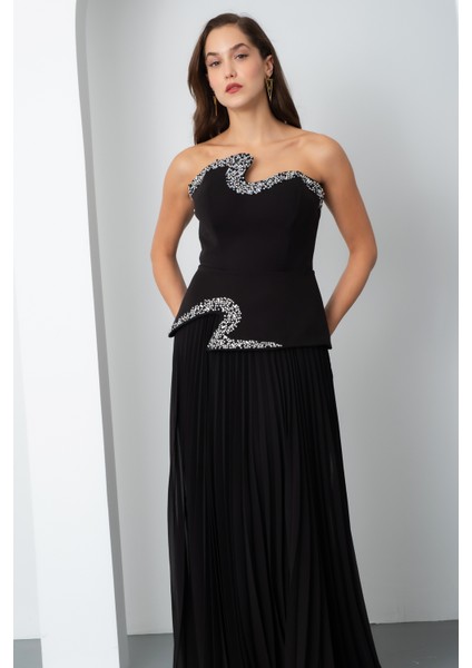 Kadın Siyah Straplez Yaka Taşlı Piliseli Uzun Abiye Elbise modelleri