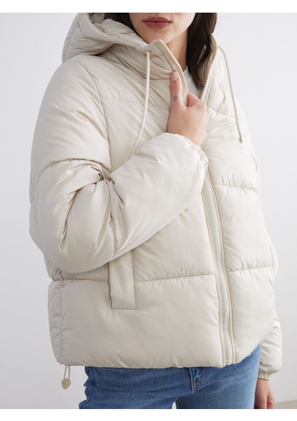 Yeni Sezon Kapüşonlu Kadın Şişme Mont modelleri