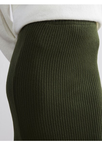 Yeni Sezon Dar Fit Yırtmaçlı Etek modelleri