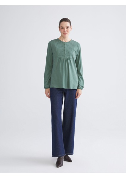 Yeni Sezon Bisiklet Yaka Nakışlı Bluz modelleri