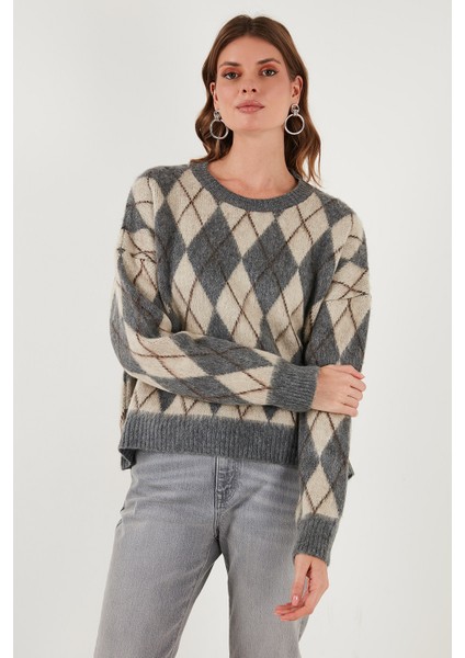 Oversize Fit Bisiklet Yaka Baklava Desenli Yumuşak Dokulu Kazak Bayan Kazak 4616223 modelleri