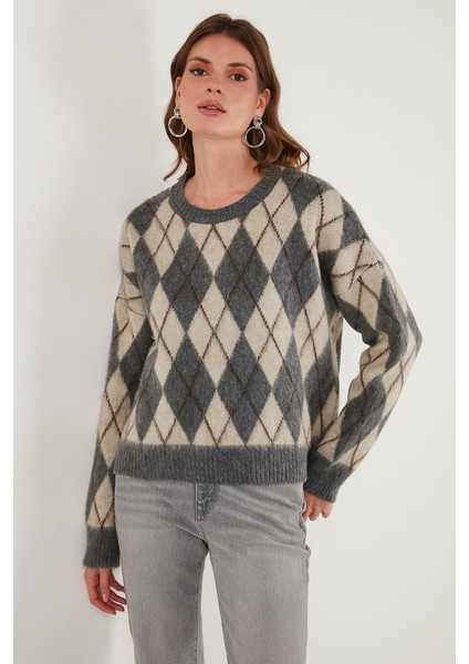 Oversize Fit Bisiklet Yaka Baklava Desenli Yumuşak Dokulu Kazak Bayan Kazak 4616223 fırsatları