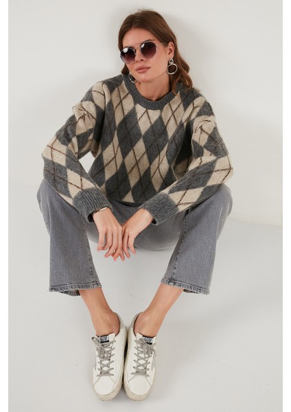 Oversize Fit Bisiklet Yaka Baklava Desenli Yumuşak Dokulu Kazak Bayan Kazak 4616223