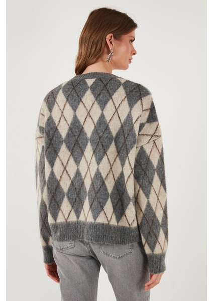 Oversize Fit Bisiklet Yaka Baklava Desenli Yumuşak Dokulu Kazak Bayan Kazak 4616223