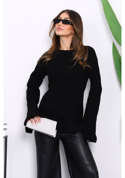 Siyah Bel ve Kol Ucu Fırfırlı Triko Kazak
