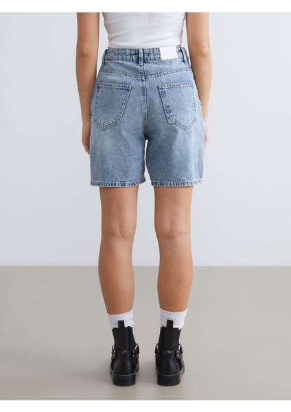 Yeni Sezon Dar Fit Kadın Jean Şort fırsatları