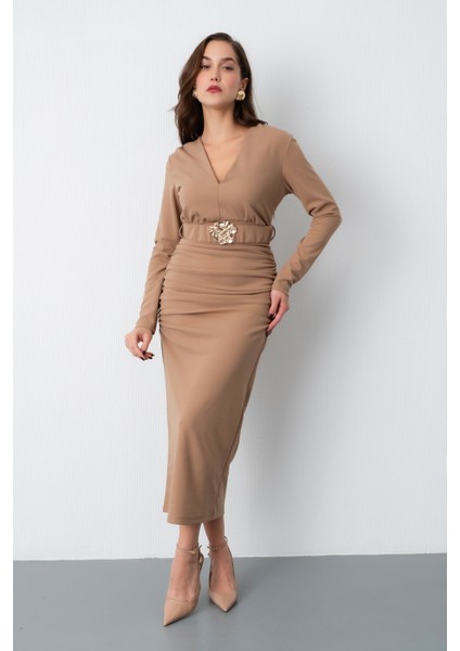 Kadın Bej Kemerli Büzgü Detay Uzun Elbise fiyatları