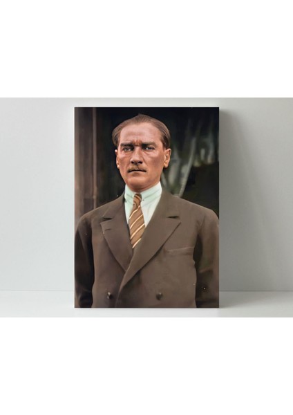 Mustafa Kemal Atatürk Kahverengi Takımı ile - Ahşap Mdf Tablo