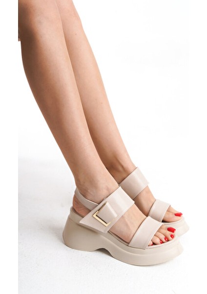 Yüksek Platform Dolgu Topuk Çift Şerit Toka Detaylı Cilt Yazlık Kadın Sandalet Ayakkabı
