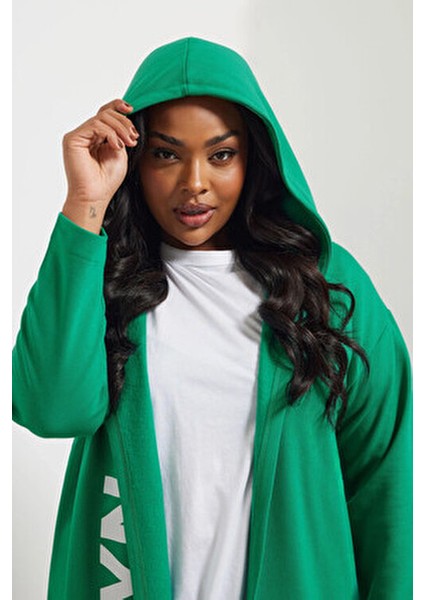 Büyük Beden Kapüşonlu Uzun Kollu Yazı Baskılı Cepsiz Hırka 303984 fırsatları