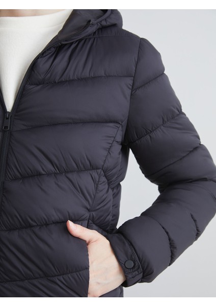 Yeni Sezon Kapüşonlu Kadın Şişme Mont modelleri