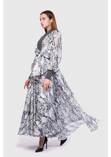 Triko Detaylı Yılan Desenli Maxi Boy Şifon Gri Elbise fiyatları
