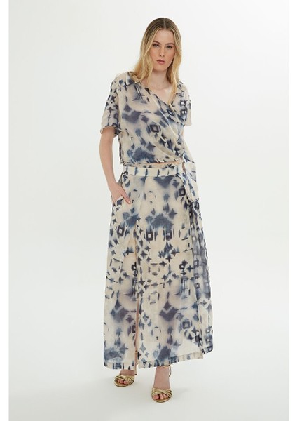 V Yaka Desenli Bluz fırsatları