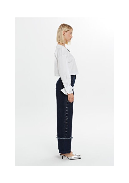 Yakası Boncuk ve Taş Detaylı Beyaz Bluz fiyatları