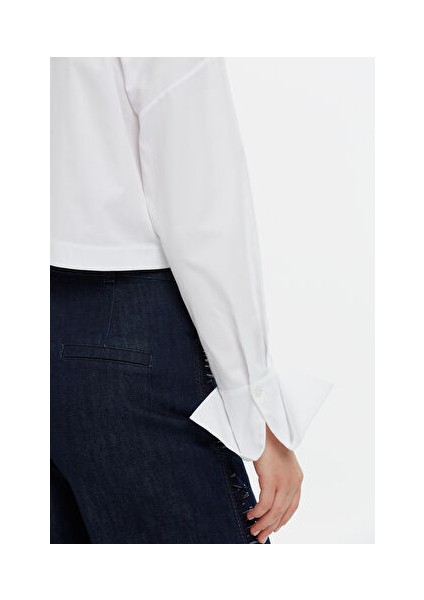 Yakası Boncuk ve Taş Detaylı Beyaz Bluz