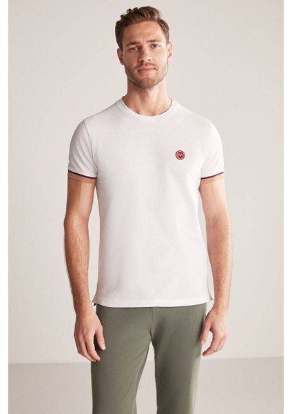 Nakış Logolu Pike Örgü Beyaz Bisiklet Yaka T-Shirt