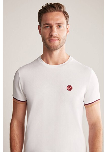 Nakış Logolu Pike Örgü Beyaz Bisiklet Yaka T-Shirt fırsatları