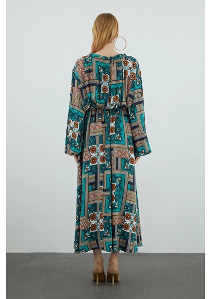 Yakası Fırfırlı Desenli Uzun Kloş Elbise modelleri