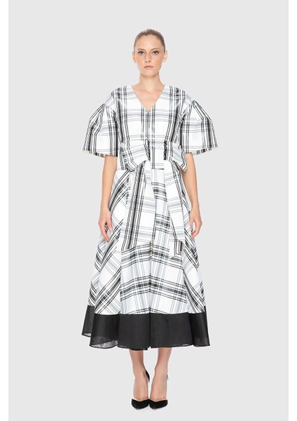 Onu Fiyonk Detaylı Işlemeli Crop Bluz