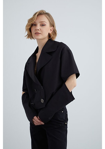 Metal Düğme Detaylı Kolları Pencereli Oversize Bluz fiyatları