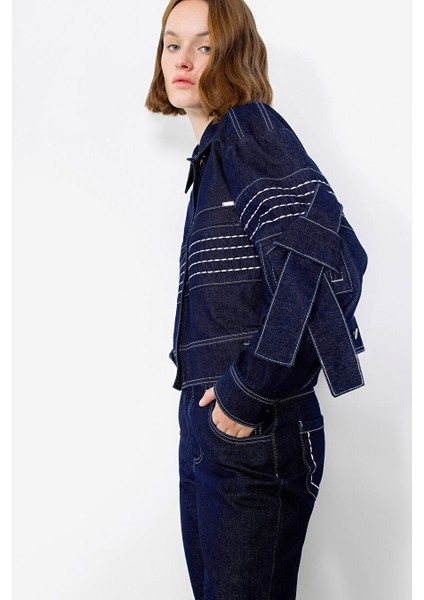 Nakışlı Kollarda Bağlama Detaylı Jean Ceket fiyatları