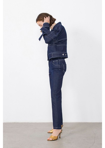 Nakışlı Kollarda Bağlama Detaylı Jean Ceket modelleri