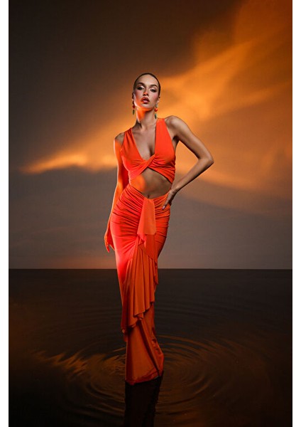Turuncu Cut Out Detaylı Maxi Elbise fırsatları