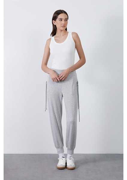 Arkası Kordon Detaylı Beli Lastikli Gri Eşofman