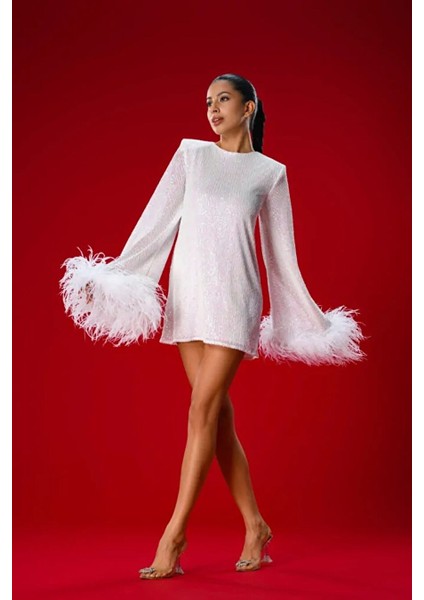 Beyaz Payetli Tüy Detaylı Mini Elbise