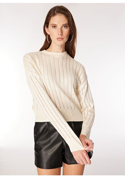 Beyaz - Gümüş Kadın Bisiklet Geniş Fit Varaklı Kazak F4WL-KZK0607