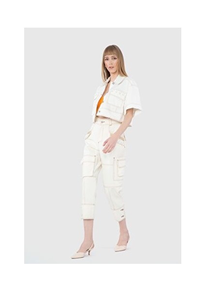Nakış Detaylı Cepli Kısa Kollu Crop Beyaz Ceket fiyatları