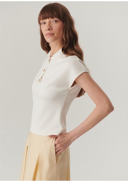 Ekru Düğme Detaylı Polo Yaka Regular Örme Tişört fırsatları