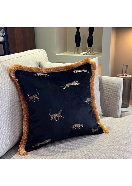 Dekoratif Leopar Desenli Siyah Kadife Kırlent Kılıfı 45 x 45 cm modelleri