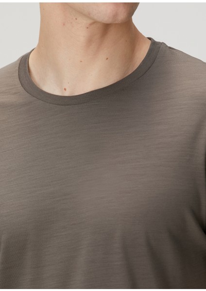 Kahverengi Yün T-Shirt indirimleri