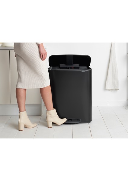 Bo Matt Black Plasti̇k Pedallı Iç Kovalı Mutfak Çöp Kovası 60 Lt indirimleri