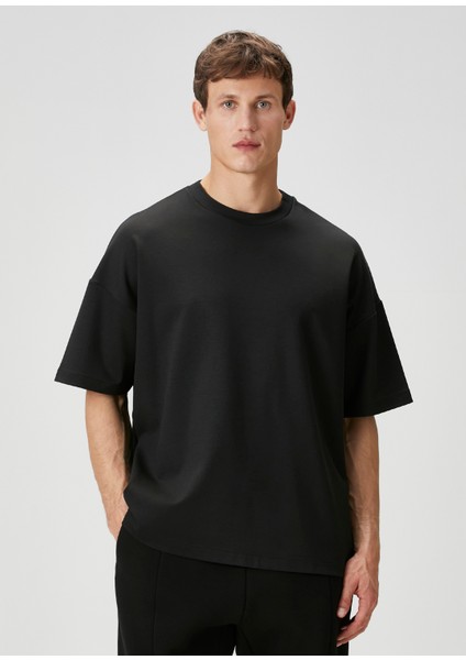 Siyah Logo Detaylı T-Shirt