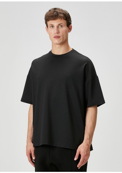 Siyah Logo Detaylı T-Shirt modelleri