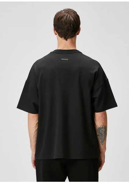 Siyah Logo Detaylı T-Shirt fırsatları