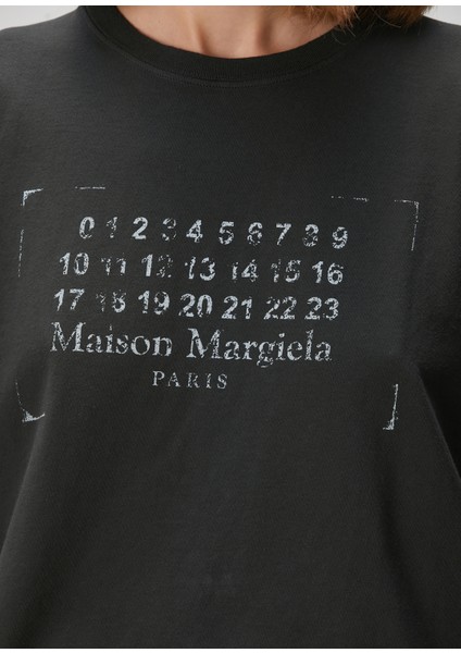 Siyah Baskılı T-Shirt indirimleri