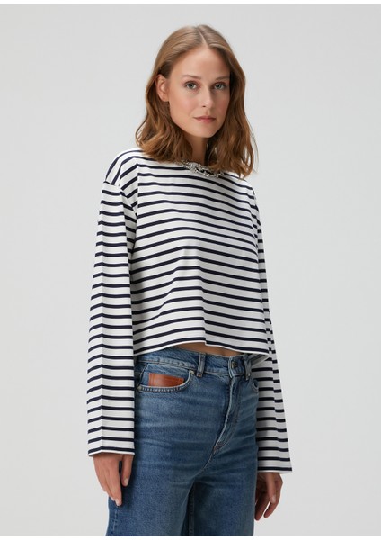 Lacivert Beyaz Taş Yaka Detaylı Crop T-Shirt