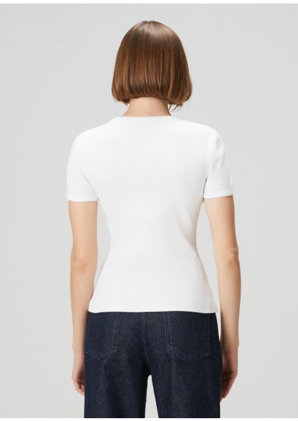 Beyaz Logolu T-Shirt fırsatları