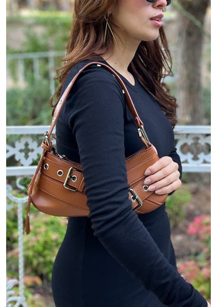 Kemer Detaylı Baget Kadın Fermuarlı Ayarlanabilir Omuz & Kol Çantası