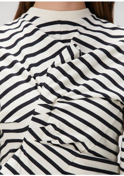 Lacivert Ekru Çizgili T-Shirt indirimleri