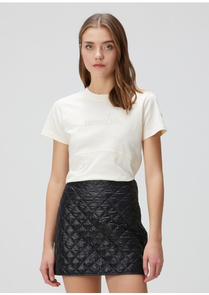 Beyaz Logolu T-Shirt modelleri