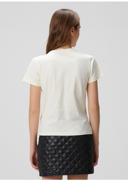 Beyaz Logolu T-Shirt fırsatları