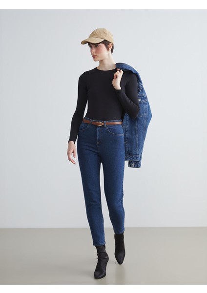 Yeni Sezon Beli Kemerli Mom Fit Kadın Jean Pantolon