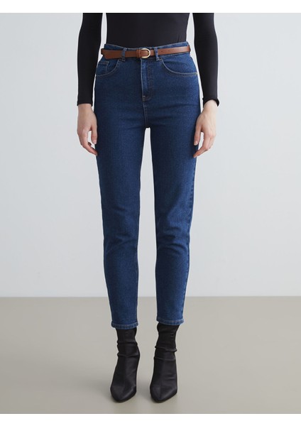 Yeni Sezon Beli Kemerli Mom Fit Kadın Jean Pantolon fiyatları